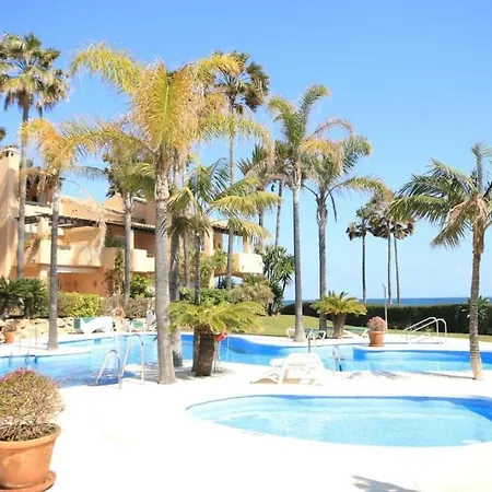 Alcazaba Three Bedroom エステポナ